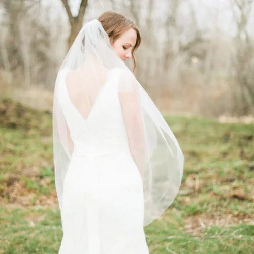 Vista 2 de Fangsen Wedding Bridal Veil with Comb 1 Tier Bridal Fingertip veil (Fingertip White)