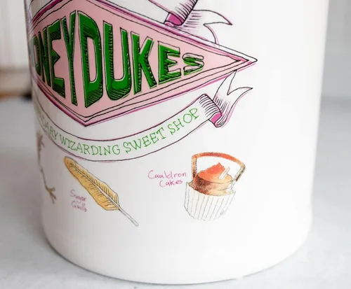 Vista 3 de Silver Buffalo Harry Potter "Honeydukes" - Tarro grande de cerámica para galletas, 7 x 10 x 7 pulgadas