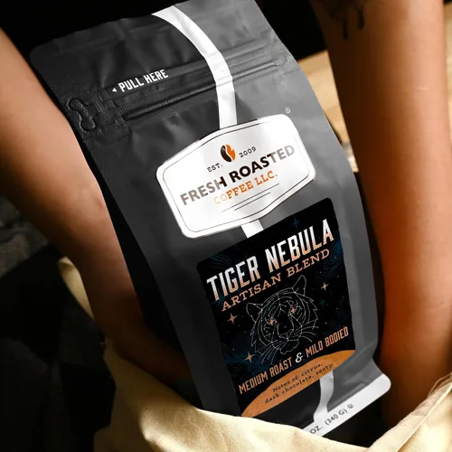 Vista 143 de Fresh Roasted Coffee, Caballero Negro Orgánico USDA Orgánico, Kosher Tostado oscuro 2 lb (32 oz) Molido