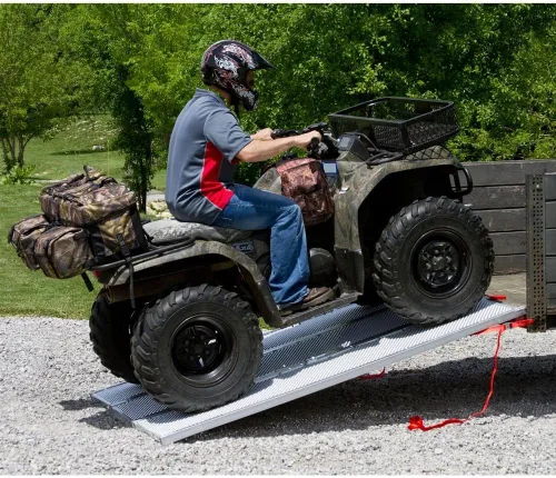 Vista 4 de Black Widow Rampa plegable de aluminio para ATV con placa de perforación extra ancha, capacidad de 1,500 libras, 6 pies 5 pulgadas, rampa de carga