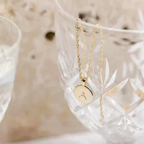 Vista 3 de PAVOI - Collar con letra inicial para mujer y niñas, chapado en oro rosa de 14 quilates