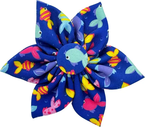 Vista 5 de Huxley & Kent Molinete para mascotas I'm Prickly Cactus (pequeño) Accesorio de collar de lazo de resorte Accesorio de collar divertido