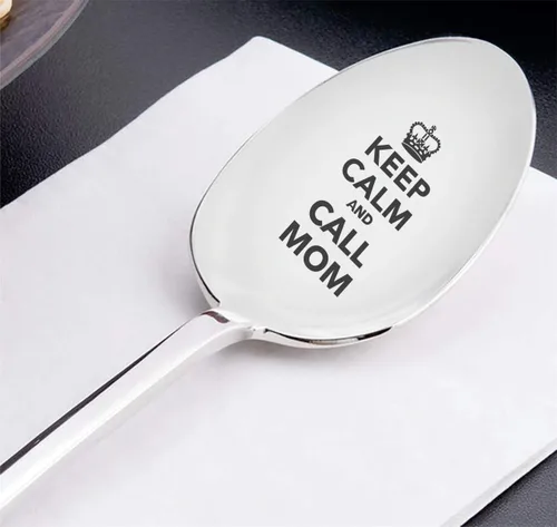 Vista 3 de Cuchara para el día de la madre, con texto en inglés "Keep Calm And Call Mom", regalo de cuchara de café para ella, regalo para mamá, ideas únicas