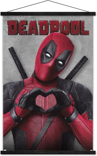 Vista 8 de Trends International Marvel Deadpool Legacy - Póster de pared de corazón, 22.37 x 34.00 pulgadas, paquete de impresión premium y colgador de madera