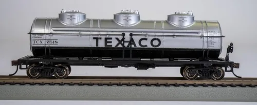 Vista 2 de Bachmann Trenes - Coche cisterna de tres cúpulas de 40' - TEXACO #7518 - Escala HO