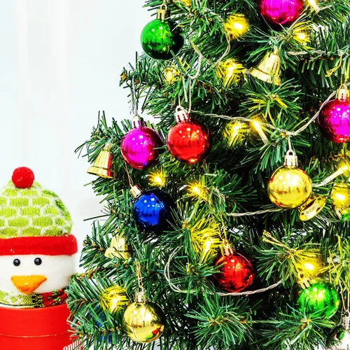 Vista 4 de Árbol de Navidad Mini Pequeño con Luces LED y Adornos, Decoración Artificial de Navidad de Mesa para Interiores, Decoración Navideña 60 cm/24" 2025