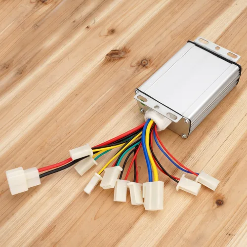 Vista 4 de Controlador 36v 1000w para scooter de motor eléctrico cepillado con terminal de conector de batería blanco