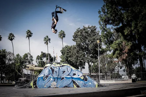 Vista 2 de Fuzion Z250 SE Pro Scooters - Trick Scooter - Intermediate and Beginner Stunt Scooters for Kids 8 Years and Up, Teens and Adults – Durable Freestyle