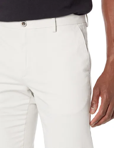 Vista 3 de Tienda Essentials Men's Slim-Fit Wrinkle-Resistant Flat-Front Chino Pant