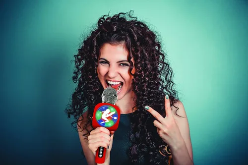 Vista 4 de LEXiBOOK Micrófono inalámbrico milagroso con altavoz y luces, Bluetooth, función de cambio de voz, efectos de luz, puerto micro SD, USB, plata/rojo