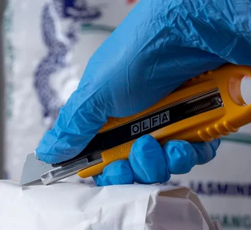 Vista 7 de OLFA Cuchillo utilitario de seguridad auto-retráctil (SK-4) – Cortador de caja semiautomático multiusos con hoja autoretráctil y mango