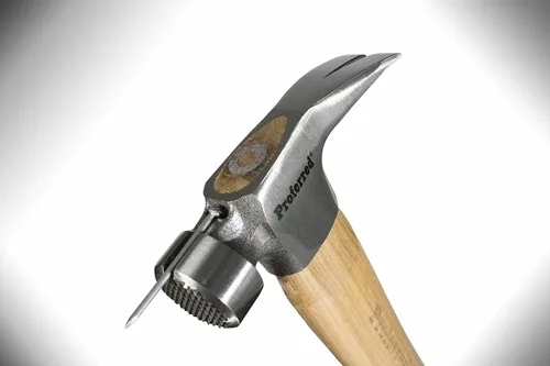 Vista 3 de Proferred California martillo para enmarcar, 21 onzas, garra rasga, cara fresada, mango de madera de nogal, mango de madera ergornómica, T49001