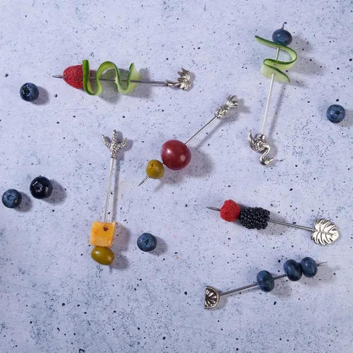 Vista 2 de Folkulture Juego de 6 palillos de Martini para fiesta de Navidad, acero inoxidable, accesorios reutilizables de barra de níquel, regalos de Navidad