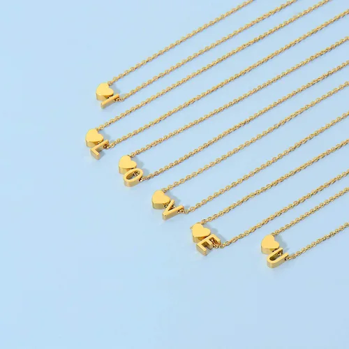Vista 2 de Glimmerst - Collar de corazón con inicial, acero inoxidable chapado en oro de 18 quilates, collar de corazón pequeño con letra inicial