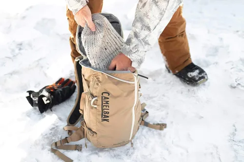 Vista 2 de CAMELBAK SnoBlast - Paquete de hidratación para esquí, 70 onzas