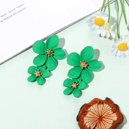Vista 2 de CEALXHENY - Aretes colgantes de flores, estilo bohemio, en capas, con pétalos, para mujeres y niñas