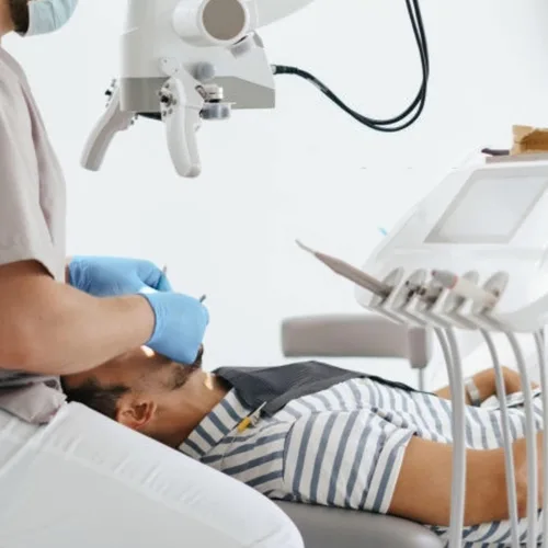 Vista 9 de Baberos dentales negros desechables de 3 capas impermeables de 13 x 18 pulgadas, suaves para dentistas para pacientes médicos, cubiertas de bandeja