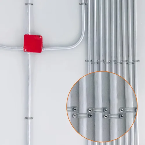 Vista 5 de Demissle Abrazadera de conducto de PVC, 2 correas de agujero, correa de conducto de plástico gris resistente, soporte de montaje con clip en U