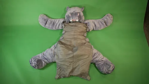 Vista 5 de Para niños de hasta 54 pulgadas de alto. El saco de dormir original SnooZoo Hippo para niños.
