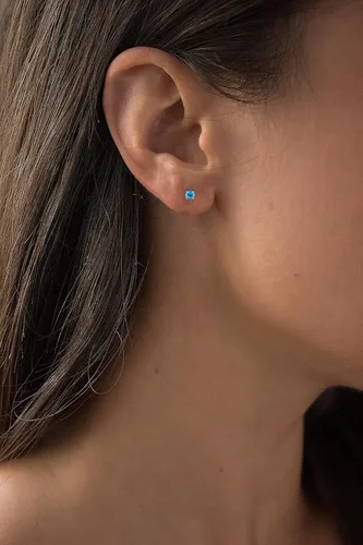 Vista 3 de Aretes tipo dormilona con engarce de garras de auténticas piedras preciosas redondas de 4mm (0.157pulgadas) de diámetro, en oro amarillo, blanco