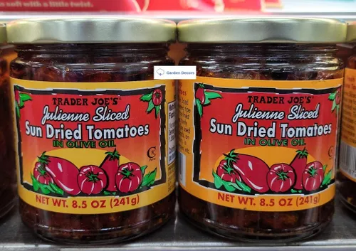 Trader Joe's Julienne - Tomates secos en rodajas en aceite de oliva, 8.5 onzas, 8.50 oz (dos botellas)