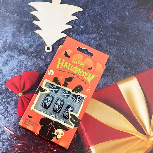 Vista 5 de Uñas postizas medianas a presión de Halloween, con diseños de diamantes de imitación de telaraña blanca, cobertura completa, uñas acrílicas negras