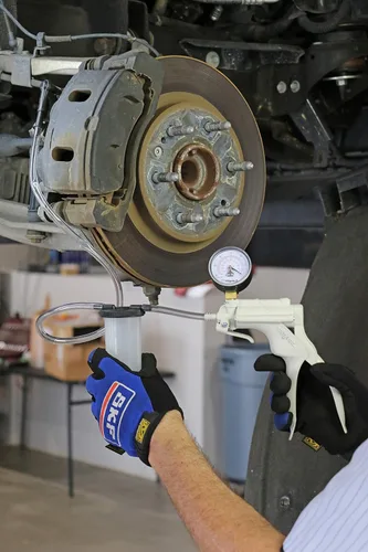 Vista 7 de Mityvac MV8000 Automotive Tune-up and Brake Bleeder Kit, Selectline Hand Pump (MV8010), One Finger Vacuum Release, Ergonomic Design, Gearless