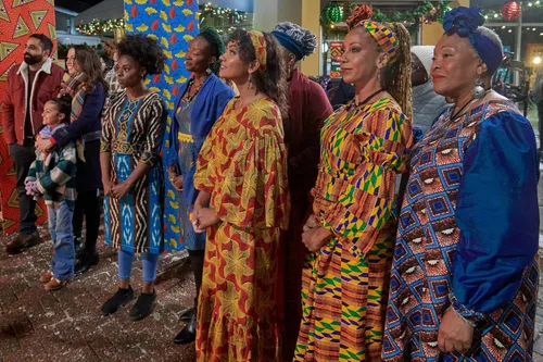 Vista 3 de Hallmark 3-Movie Collection (Holiday Heritage All Saints Christmas Inventing the Christmas Prince)