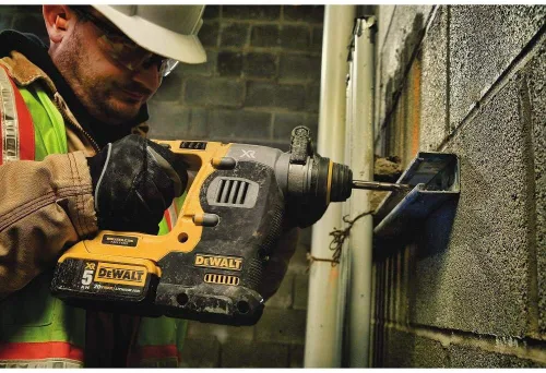 Vista 2 de DeWalt dch273p2 20V Max Martillo perforador SDS con baterías 5 Ah sin escobillas.