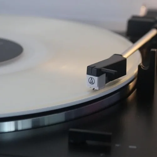 Vista 2 de Tapete para Tocadiscos de Acrílico para Tocadiscos de Vinilo Antiestático con Bajo Más Fuerte y Definido, Blanco