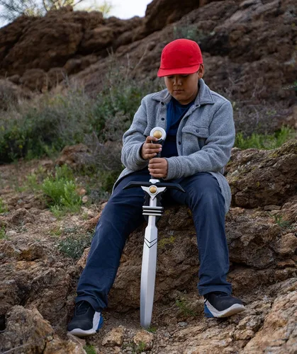 Vista 2 de Formidable Toys - Espadas de espuma de 32 pulgadas para niños, diseños para mezclar y combinar, juguetes de juego de simulación y caballeros