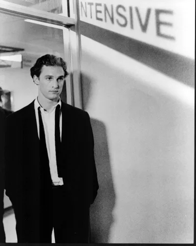 Posterazzi Matthew Mcconaughey In Suit With Untied Black And White Photo Print (8 x 10) - Artículo # MVM00663