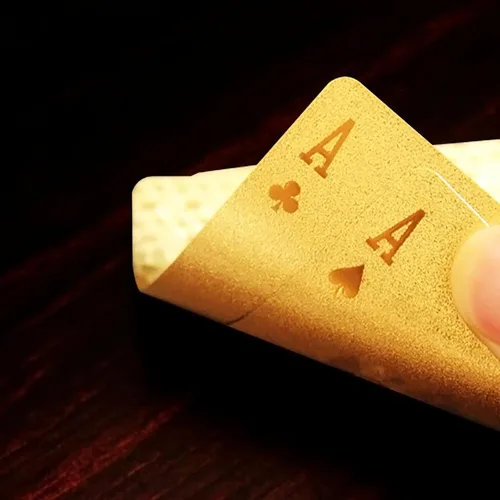 Vista 6 de Baraja de cartas de papel de aluminio de oro de 24 quilates, perfecta para póquer, bromas prácticas y regalos de fiesta. Navidad, Halloween, regalo