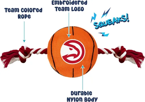 Vista 3 de NBA Atlanta Hawks - Juguete de baloncesto resistente de nailon para mascotas con cuerdas de remolcador y chirriador