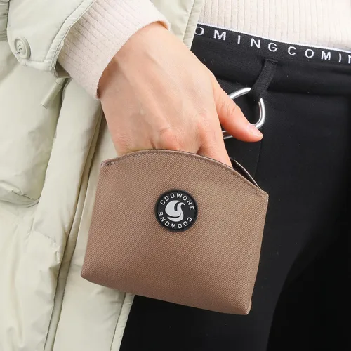 Vista 8 de COOWONE Bolsa de golosinas para perros con cierre magnético, bolsa de entrenamiento para perros pequeños, tamaño de bolsillo, bolsa de golosinas Café
