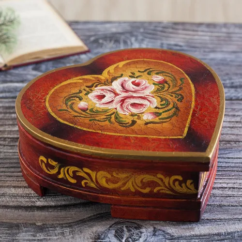 Vista 2 de NOVICA Joyero de madera en forma de corazón rojo y oro con rosas pintadas amor atemporal