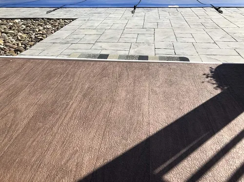 Vista 2 de d-c-fix Rollo de Suelo para Exteriores - Madera de Roble Marrón - 6' x 12', 72 pies cuadrados - Cubierta de Suelo Impermeable y para Todo Clima