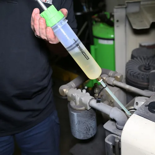 Vista 8 de OEMTOOLS Bomba extractora y llenadora de líquidos de 500 cc - Bomba de vacío de precisión de alta capacidad para líquido de frenos, transmisión