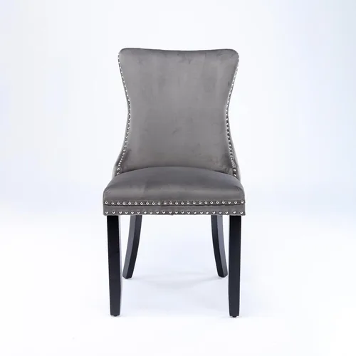 Vista 15 de Silla de comedor tapizada de terciopelo con respaldo de ala y patas de madera marrón, decoración de remaches, silla auxiliar moderna de mediados