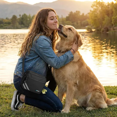 Vista 8 de PetAmi Bolsa de golosinas para perros para caminar, entrenar y trotar, bolsa de paseo para perros manos libres con correa cruzada ajustable