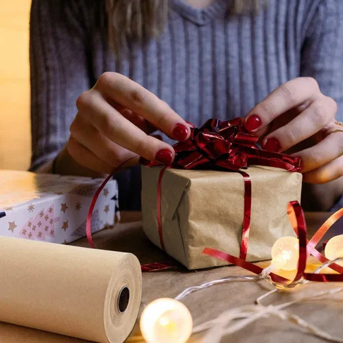 Vista 5 de Rollo de papel kraft marrón de 12 x 100 pies (1200 pulgadas) para embalaje de regalo, papel marrón para manualidades, papel kraft para tablón