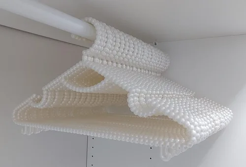 Vista 2 de Perchas de perlas de plástico resistentes de 10 piezas. Colgador de novia para vestido de novia. Perchas de dama de honor. Percha para camisa