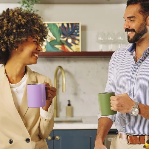 Vista 7 de JoyJolt Vaso de triple aislamiento con asa. Vaso de 12 onzas con tapa. Sellado al vacío, forrado de cobre, vasos de acero inoxidable de doble pared.