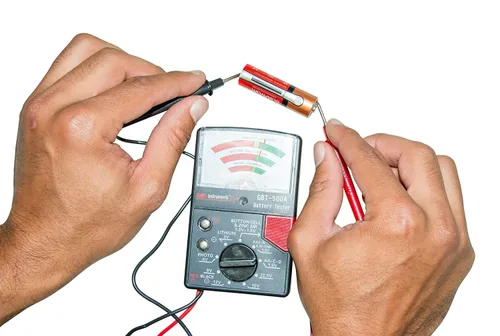 Vista 7 de Gardner Bender GBT-500A Probador de Baterías Analógico 1.5 V Celda de Botón/22.5 Foto/AA/AAA/12 V/9 V/Celdas de Linterna y Más, con Cables, Rango