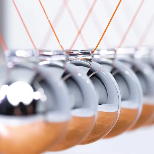 Vista 4 de CERROPI Péndulo de Newton, bolas de equilibrio con 7 bolas, péndulo clásico de Newton, juguete científico de física Juguetes y accesorios