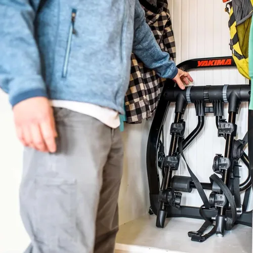 Vista 8 de Yakima FullBack 3 Premium - Portabicicletas con capacidad para 3 bicicletas, instalación sin herramientas, tiras de cremallera SuperCush, brazos