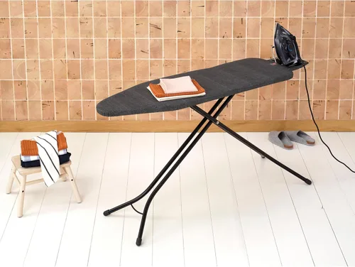 Vista 7 de Brabantia Tabla de planchar cómoda con soporte para plancha de vapor ajustable izquierda/derecha Mediano (talla B) Funda negra de mezclilla