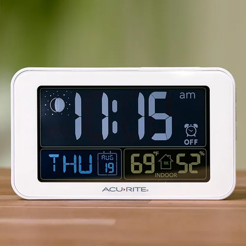 Vista 5 de AcuRite Intelli-Time Digital Alarm Clock for Bedroom with USB Charger, Indoor Temperature and Humidity for Heavy Sleepers (13040CA)