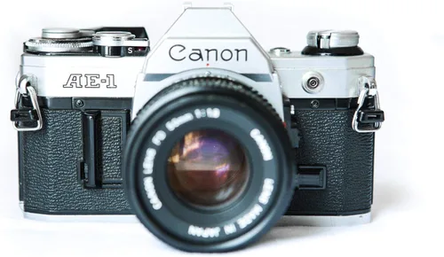 Canon Cámara de película AE-1 de 1.378 in con lente 1:1.8 de 1.969 in (renovada)