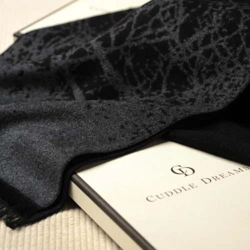 Vista 6 de CUDDLE DREAMS Bufandas de seda para hombres para el invierno, 100% seda de morera cepillada, lujosamente suaves y cálidas, empaquetadas en una caja